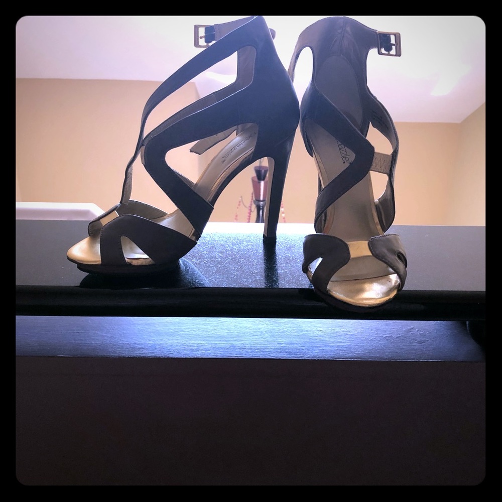 7.5 M w/platform 4.5” Shoedazzle. Taupe/gold